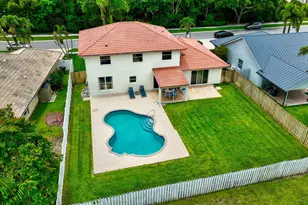 6305 Blue Bay Cir, Lake Worth, FL 33467 - Photo 2