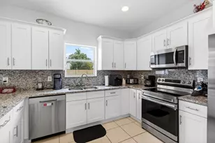 6305 Blue Bay Cir, Lake Worth, FL 33467 - Photo 10