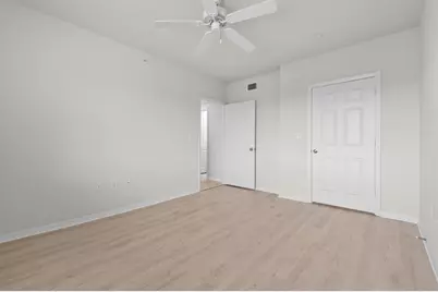 6556 Emerald Dunes Drive #302, West Palm Beach, FL 33411 - Photo 12