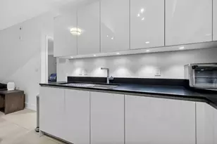 1010 Brickell Ave, Miami, FL 33131 - Photo 14