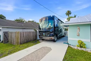 532 SE Majestic Terrace, Port Saint Lucie, FL 34983 - Photo 6