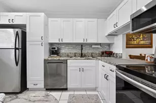 102 Lake Anne Dr, West Palm Beach, FL 33411 - Photo 2