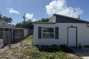 1214 Highview Rd, Lake Worth, FL 33462 - Photo 4
