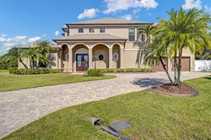 5811 NW Blue Bonnet Ct, Port Saint Lucie, FL 34986 - Photo 4
