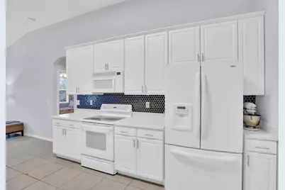240 SW Champagne Ct Court SW, Vero Beach, FL 32968 - Photo 12