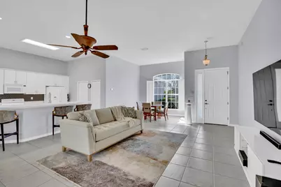 240 SW Champagne Ct Court SW, Vero Beach, FL 32968 - Photo 4