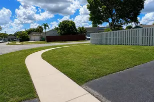 11100 NW 25th Ct, Sunrise, FL 33322 - Photo 4
