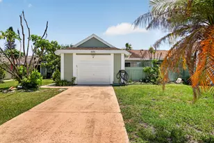 1434 SE Larkwood Cir, Port Saint Lucie, FL 34952 - Photo 2