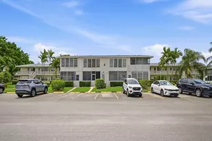 132 Cambridge F, West Palm Beach, FL 33417 - Photo 2