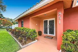 851 E Plantation Cir, Plantation, FL 33324 - Photo 1