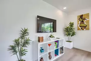 124 SW 2nd Ave, Hallandale Beach, FL 33009 - Photo 22