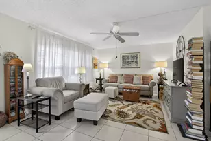 308 Greenbrier A, West Palm Beach, FL 33417 - Photo 4