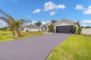 981 SW McComkle Ave, Port Saint Lucie, FL 34953 - Photo 6