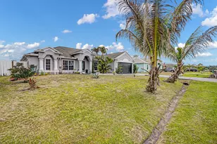 981 SW McComkle Ave, Port Saint Lucie, FL 34953 - Photo 2