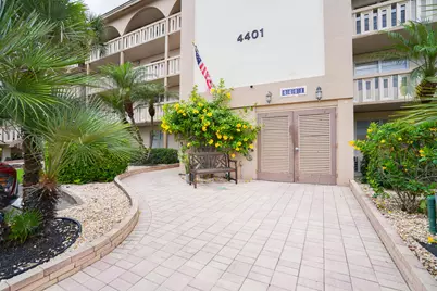 4401 Martinique Court #D2, Coconut Creek, FL 33066 - Photo 4