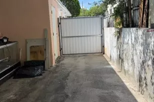 2975 NW 96th St, Miami, FL 33147 - Photo 2