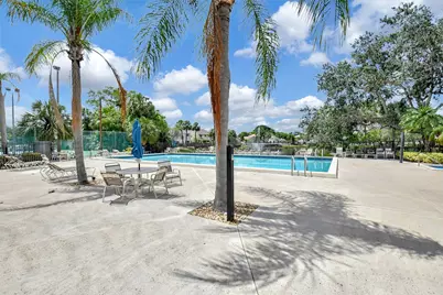 1059 Fairfax Circle W, Boynton Beach, FL 33436 - Photo 32