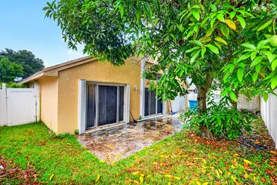 1059 Fairfax Circle W, Boynton Beach, FL 33436 - Photo 24