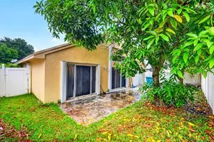 1059 Fairfax Cir W, Boynton Beach, FL 33436 - Photo 24