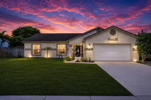 54 Cedar Cir, Boynton Beach, FL 33436 - Photo 2