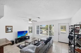 107 SE Selva Ct, Port Saint Lucie, FL 34983 - Photo 4