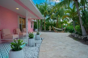 247 SE 3rd Ave, Delray Beach, FL 33483 - Photo 1