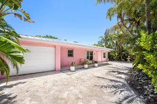 247 SE 3rd Ave, Delray Beach, FL 33483 - Photo 2