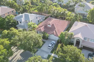 1561 NW 168th Ave, Pembroke Pines, FL 33028 - Photo 2
