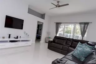 14272 NW 18th Ct, Pembroke Pines, FL 33028 - Photo 6