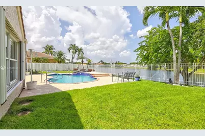 912 NW 132nd Avenue, Sunrise, FL 33325 - Photo 6