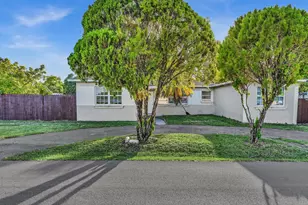 700 SW 5th Ct, Hallandale Beach, FL 33009 - Photo 2