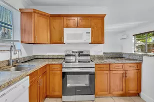 700 SW 5th Ct, Hallandale Beach, FL 33009 - Photo 18