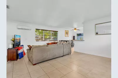 700 SW 5th Court, Hallandale Beach, FL 33009 - Photo 6