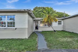 700 SW 5th Ct, Hallandale Beach, FL 33009 - Photo 4