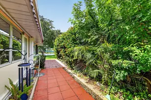 300 Cape Cod Cir, Lake Worth, FL 33467 - Photo 32