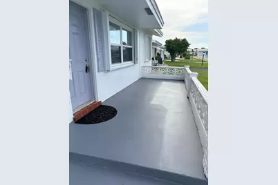 1009 SW 3rd Way, Boynton Beach, FL 33426 - Photo 2