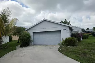 1211 Pine Sage Cir, West Palm Beach, FL 33409 - Photo 2