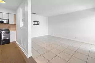 2607 NE 8th Ave, Wilton Manors, FL 33334 - Photo 2
