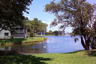 9420 Poinciana Pl, Davie, FL 33324 - Photo 6