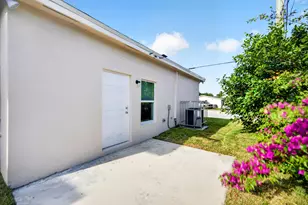 404 NW 12th Ave, Boynton Beach, FL 33435 - Photo 4
