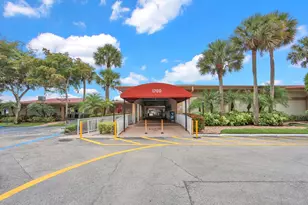 201 Lake Frances Dr, West Palm Beach, FL 33411 - Photo 34