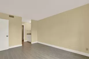 201 Lake Frances Dr, West Palm Beach, FL 33411 - Photo 18
