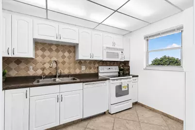 555 NW 4 Avenue #4230, Boca Raton, FL 33432 - Photo 16