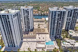 3701 N Country Club Dr, Aventura, FL 33180 - Photo 40