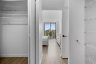 3701 N Country Club Dr, Aventura, FL 33180 - Photo 14