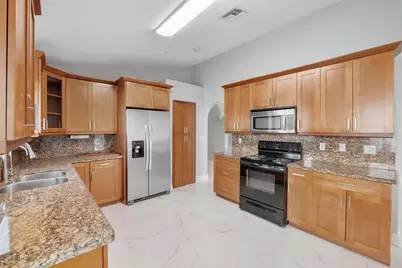 17646 SW 10th Street, Pembroke Pines, FL 33029 - Photo 4