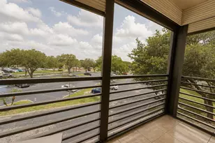 1000 Colony Point Cir, Pembroke Pines, FL 33026 - Photo 10