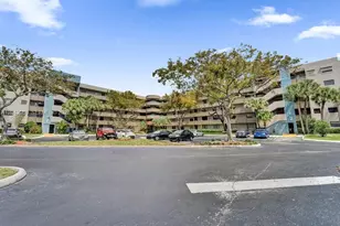 1000 Colony Point Cir, Pembroke Pines, FL 33026 - Photo 2