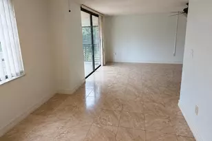 1000 Colony Point Cir, Pembroke Pines, FL 33026 - Photo 6