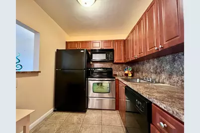 142 Cambridge F, West Palm Beach, FL 33417 - Photo 2
